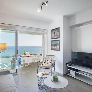 Mackenzie Zoe Seafront Apartment